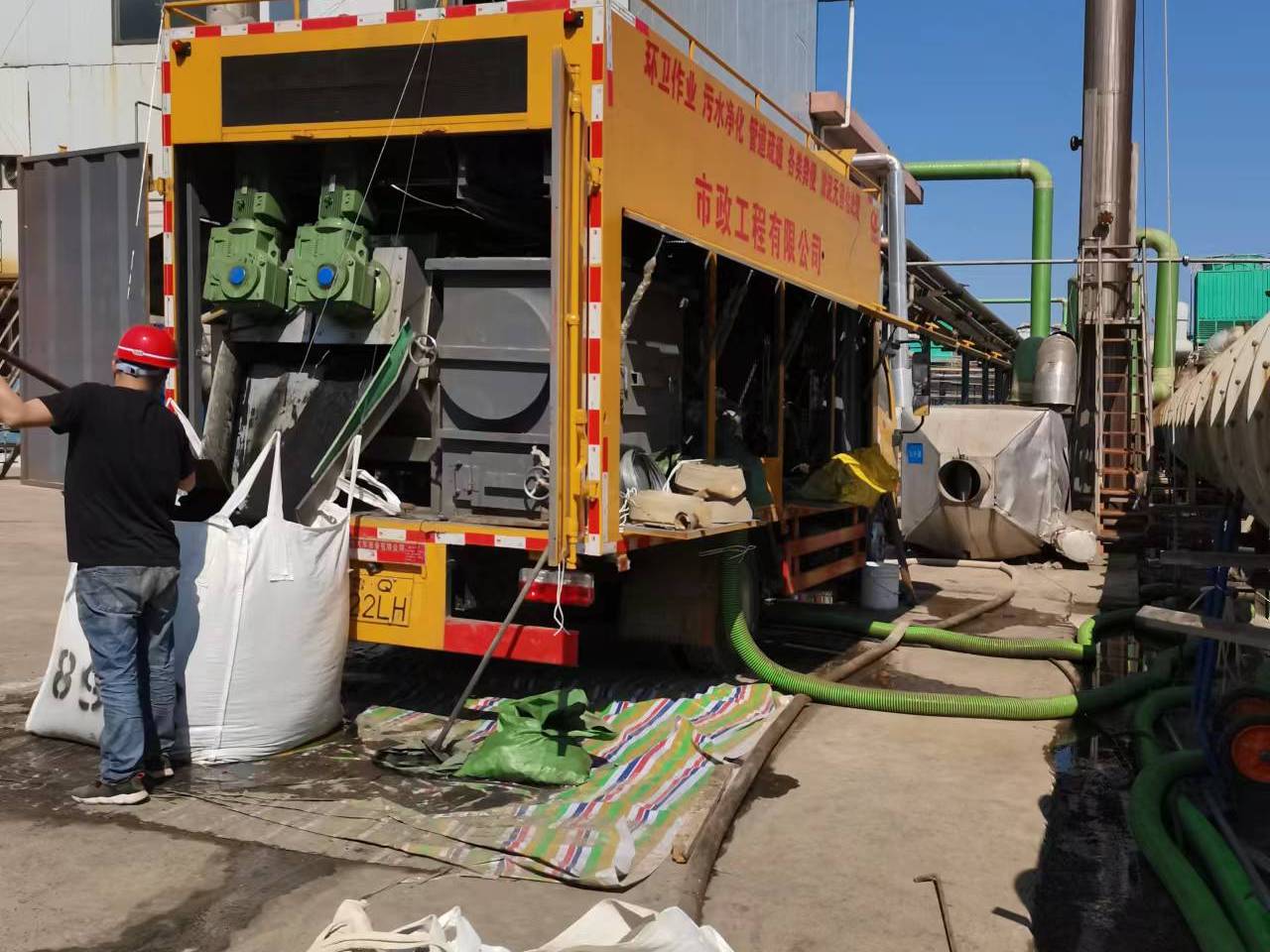 陆川淤泥压干处理